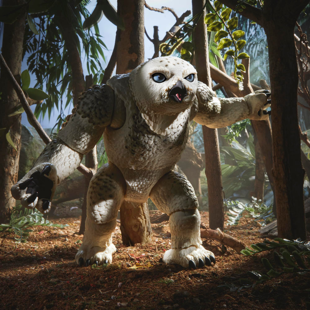 Hasbro Owlbear/Doric 6-Inch figure on all fours offers action-ready display