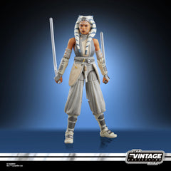 Hasbro STAR WARS Ahsoka Tano Peridea with two lightsabers for authentic action.