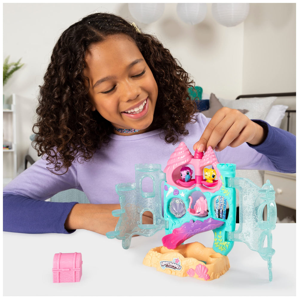 Hatchimals Coral Castle glitter seashell adds dazzling detail to underwater stories.