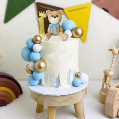 HAVAGDTM star toppers provide shimmering highlights on cake layers.
