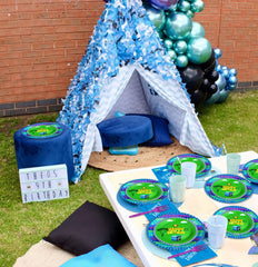 Haxpacal kids' video games tableware for fast, tidy party setup.