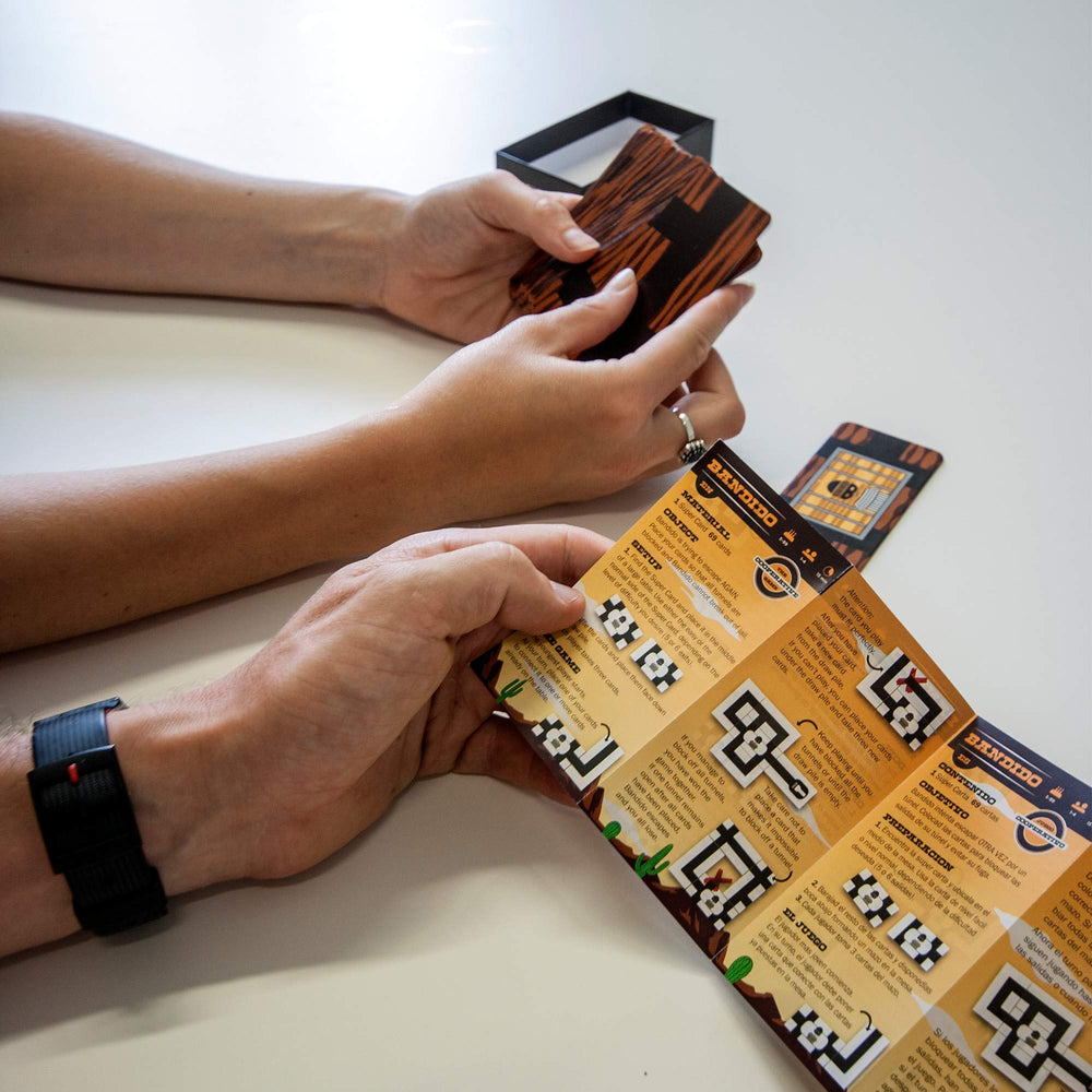 Bandido travel-box design, ready for anytime, anywhere play.