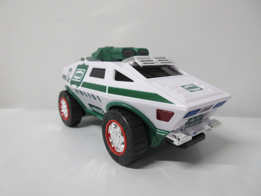 Hess Cruiser 2023 19 steady lights and rooftop turret with spotlights for dramatic effect