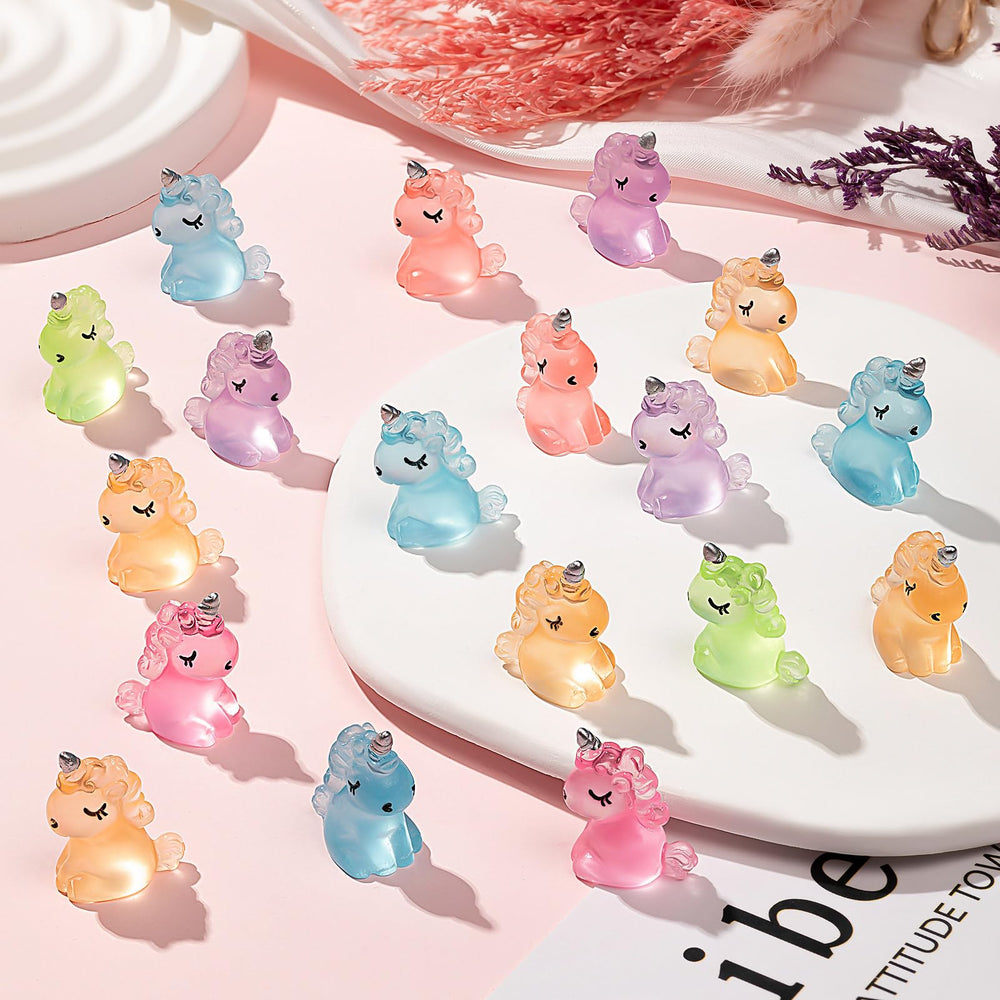HFAYDZSW glow-in-the-dark unicorn cake toppers inspire festive treats.