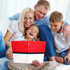 Hipoocok travel-friendly card binder ideal for conventions and events.
