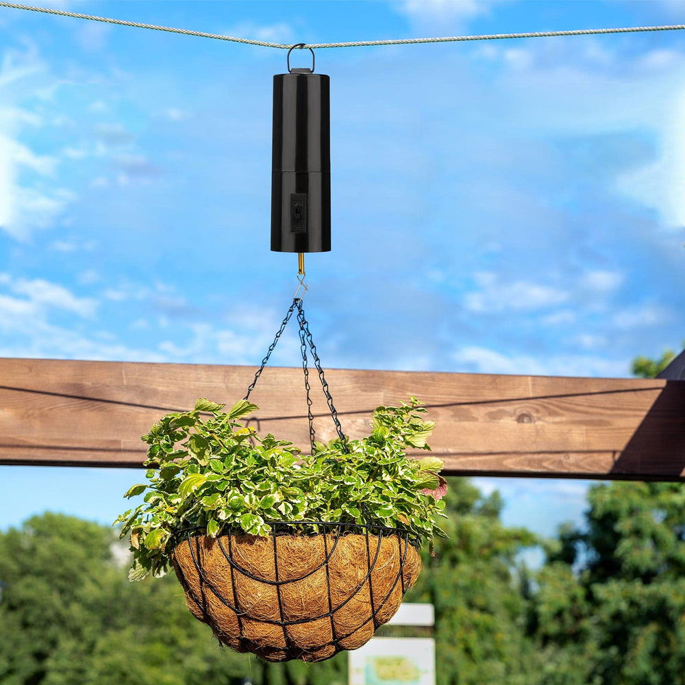 Honoson garden decor setup highlighting durable plastic construction