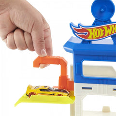 Hot Wheels Attacking Shark Escape Playset elevator at the top ready for car drops