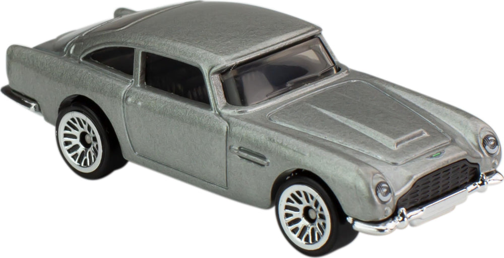 Hot Wheels 1970 Dodge Charger RT 1:64 with bold deco for racing imagination