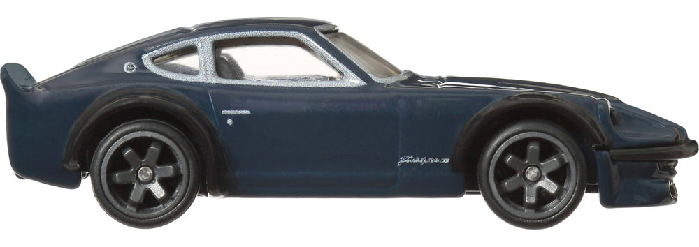 Nissan Fairlady Z side profile highlighting sleek silhouette for display shelves.