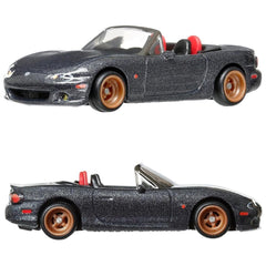 Hot Wheels Mazda RX-7 FC Pandem white die-cast model with precise exterior styling.