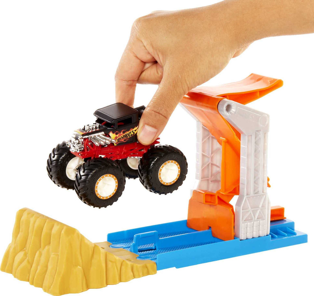 Hot Wheels stunt-platform lets kids reset and try again.
