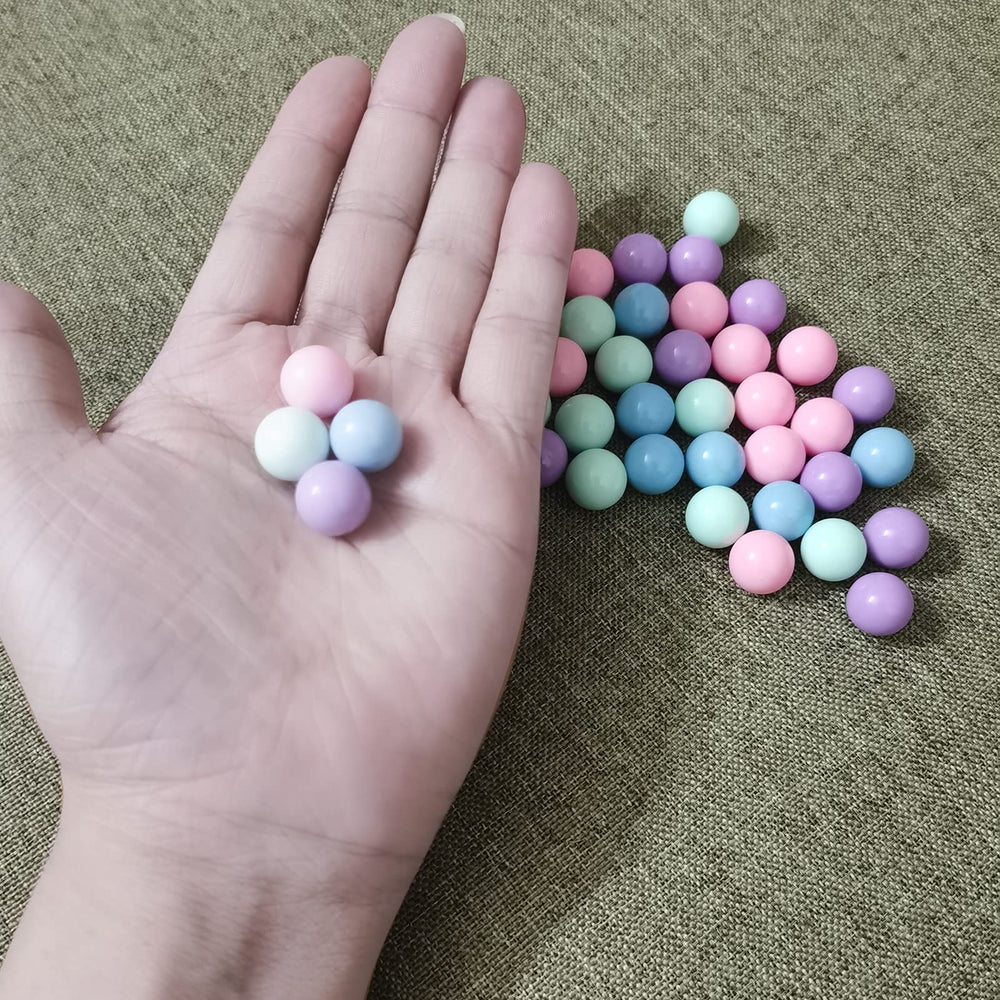 Hotusi 13.5mm acrylic balls designed for reliable play.