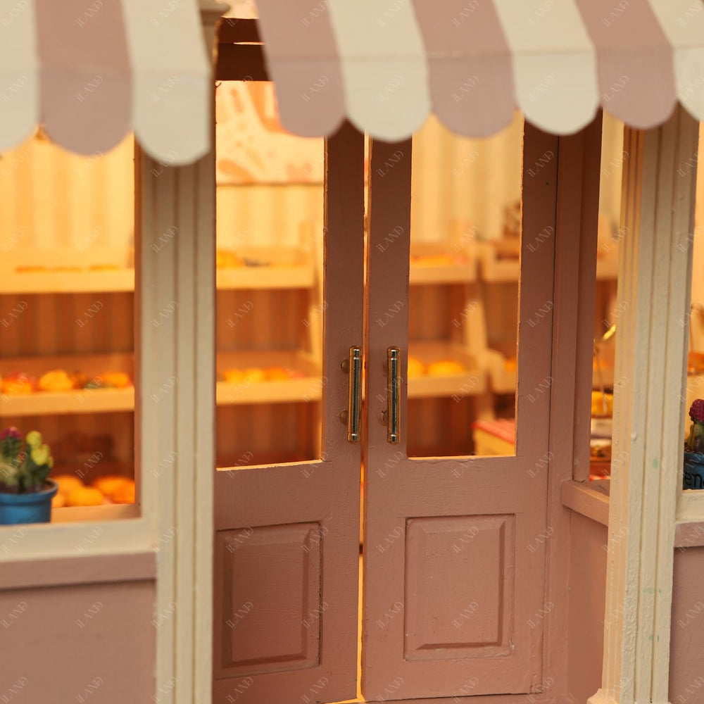 iLAND transparent acrylic roof offers light effects for day and night scenes.