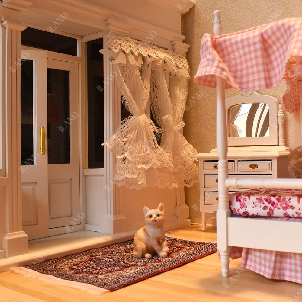 iLAND dollhouse rug with white fringes for authentic retro edge.