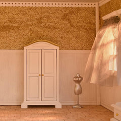 iLAND Brewster style detail close-up showcases antique inspired craftsmanship.