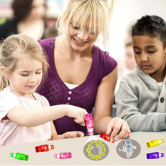 iRugosa Hapfyer kids’ hands showcase a compact light during activities