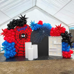 Isndare party setup idea showing a spider-theme arrangement.