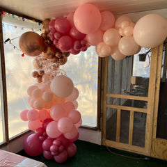 Isndare ribbon roll included for quick balloon garland setup.