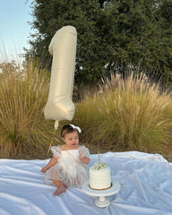IWERP Cream 40-inch balloon provides a versatile backdrop for memorable photo moments.