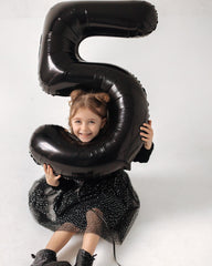 IWERP versatile black party decor that matches any theme.