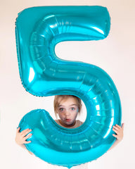 IWERP blue birthday decoration complements any party theme.