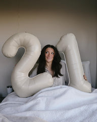 IWERP cream 21 balloon entrance decor adds elegant welcome flair
