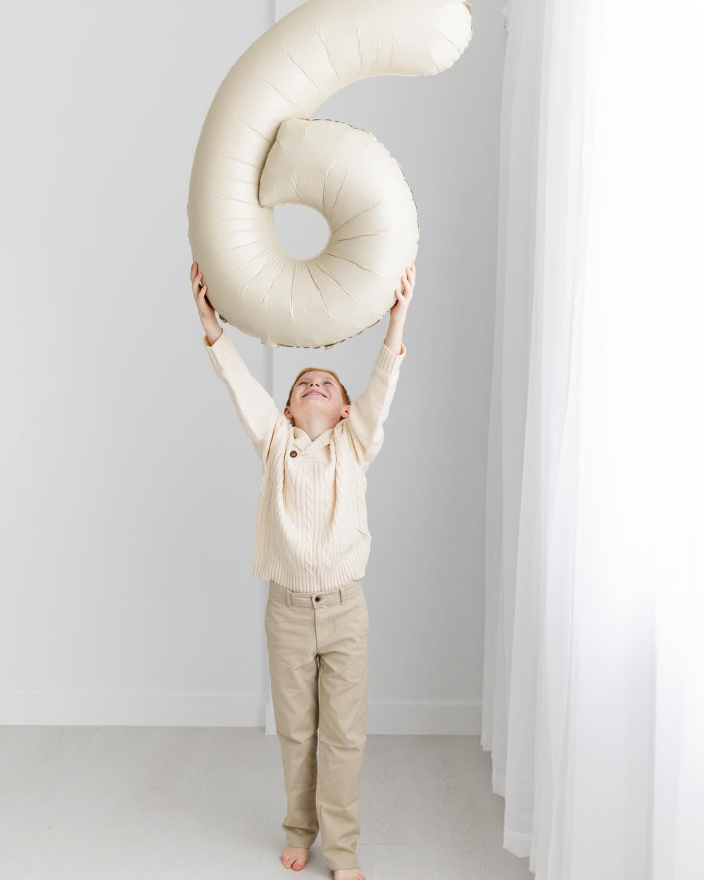 IWERP cream white balloon adds elegant ambiance to stage or table decor.