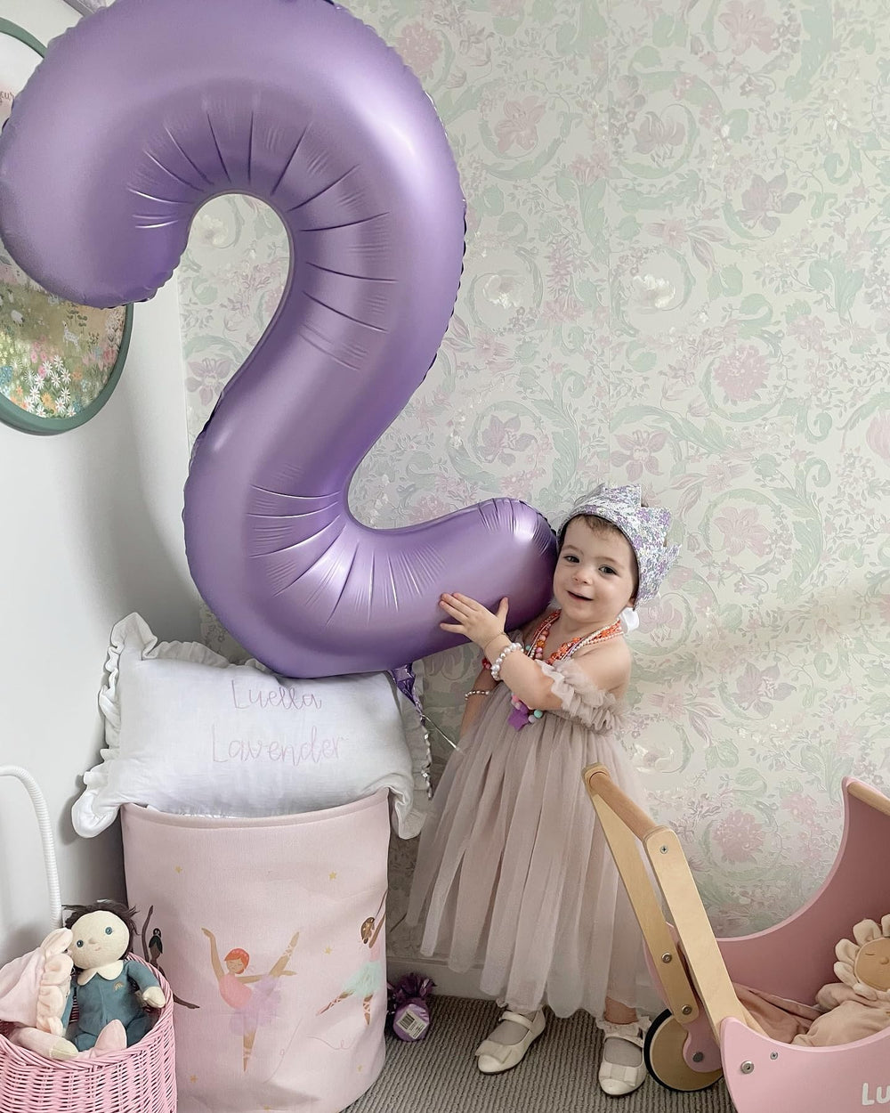 IWERP Durable lilac balloon material offers lasting décor through long party days