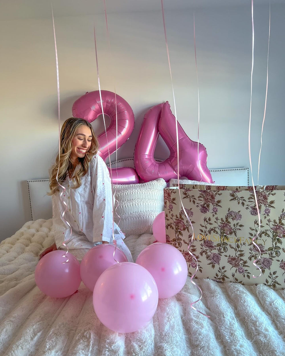 IWERP foil number balloon 5 shines as a sparkling party centerpiece.