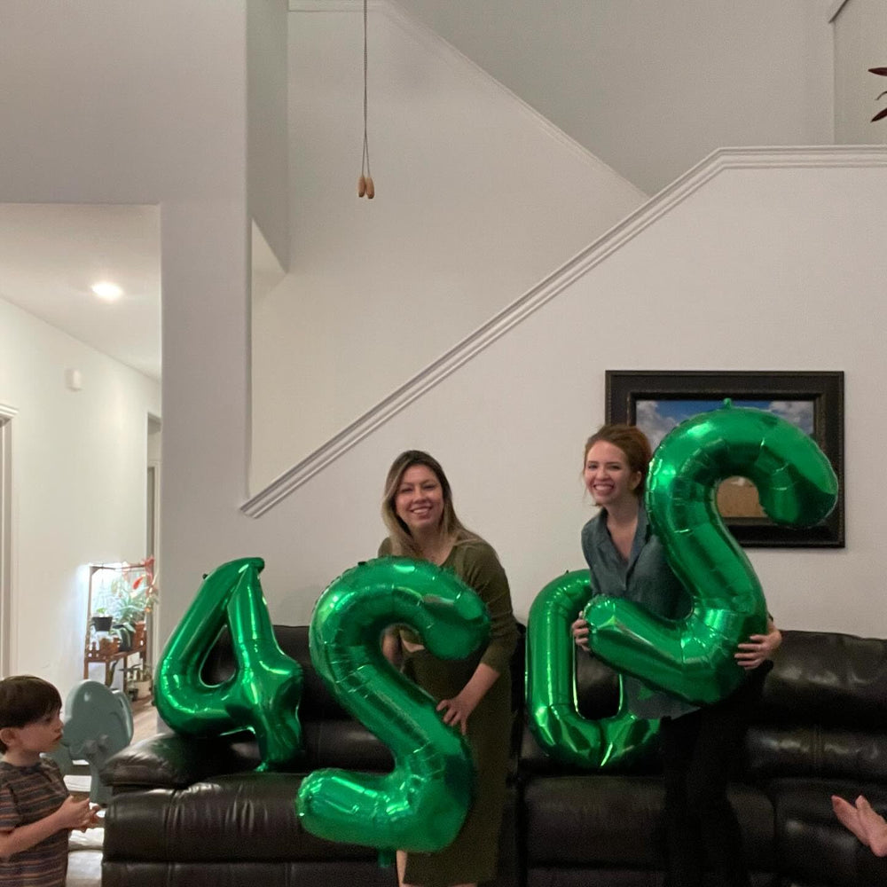 IWERP Green Number 50 Balloon enhances photos with a glossy surface.