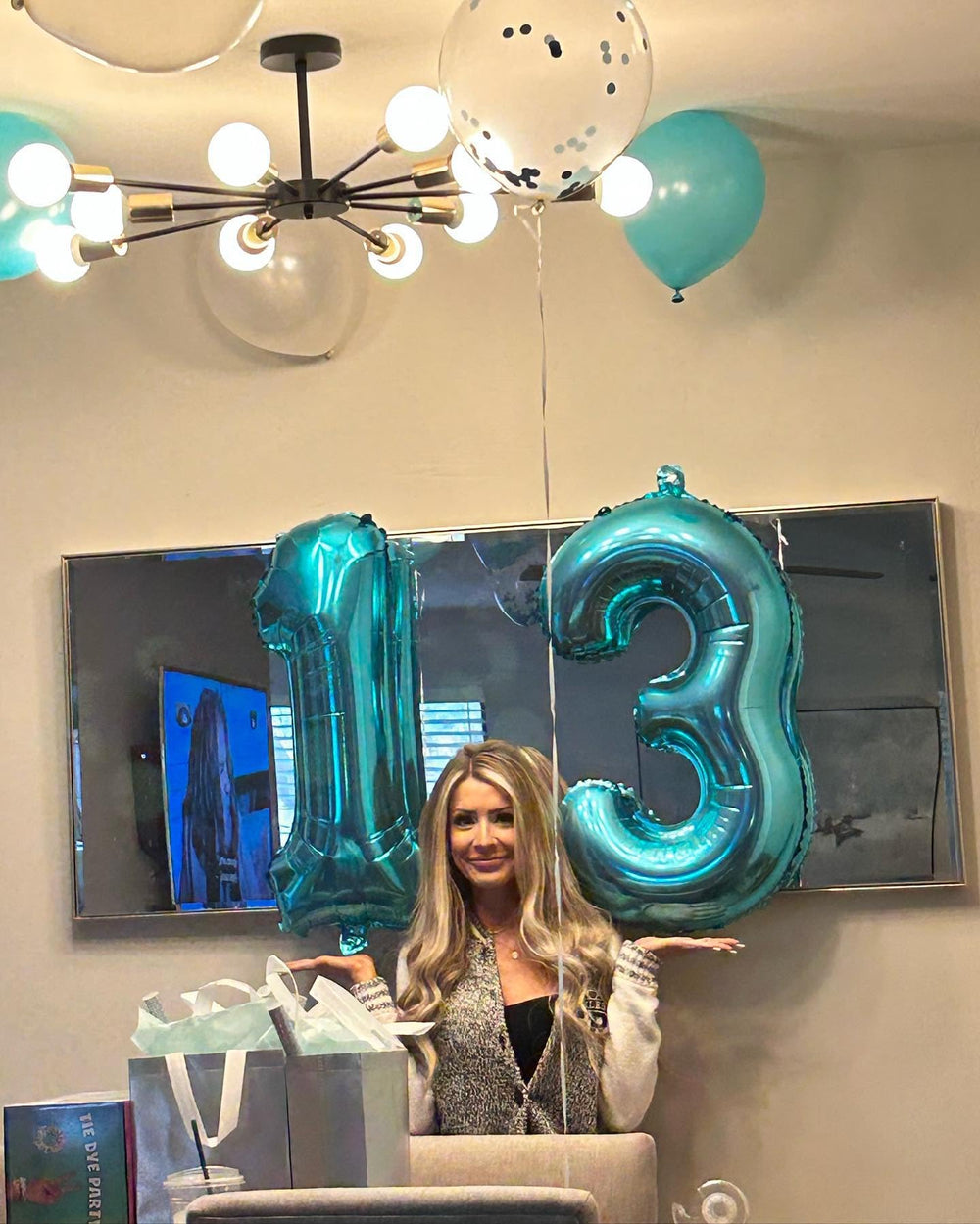 IWERP light-blue-0-balloon photo-area accent boosts party ambience