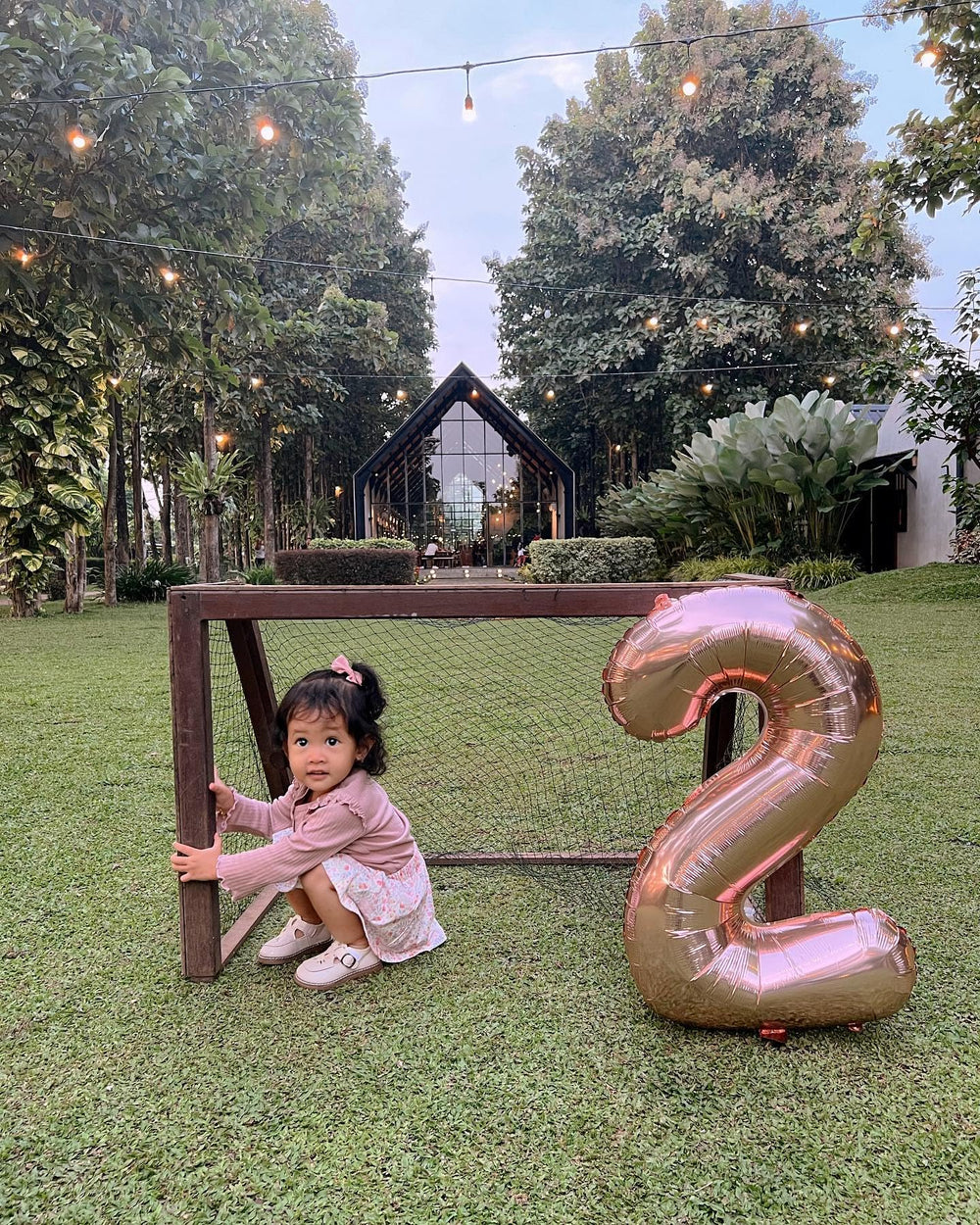 IWERP Rose Gold 2 balloon inflation with straw enables easy setup and reuse