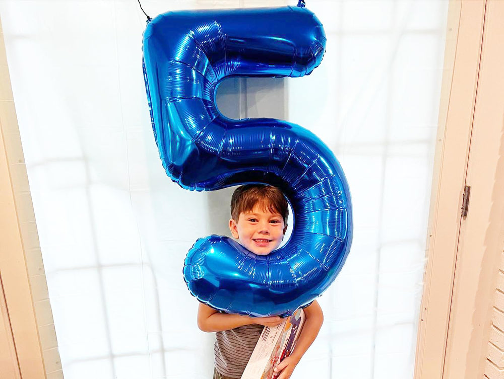IWERP self-sealing number balloon simplifies setup for quick decorating.