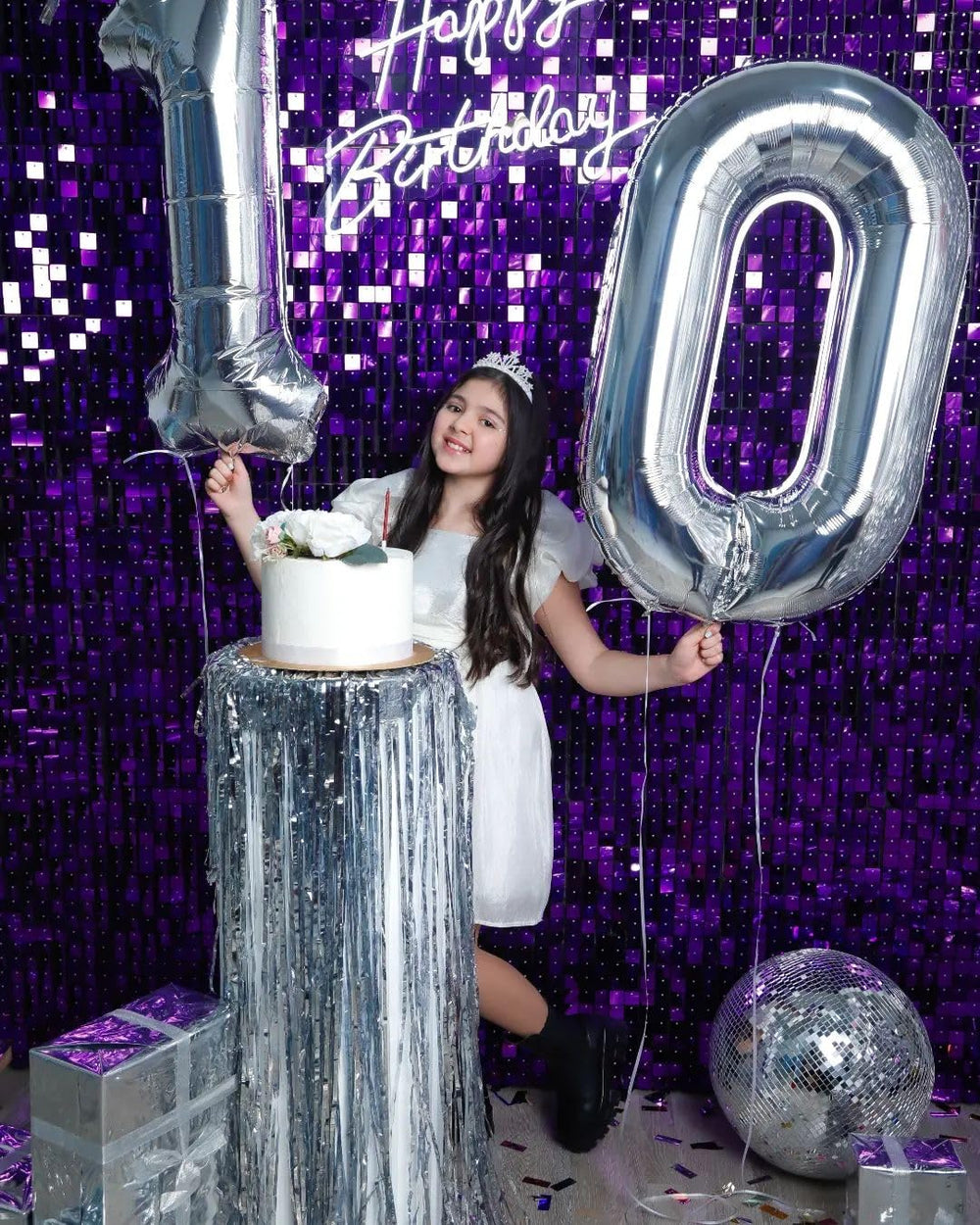 IWERP Silver Number 0 enhances wall displays with shimmering, party-ready flair