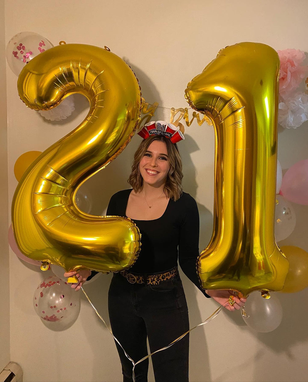 IWERP stage backdrop gold 21 balloon enhances photos and ambiance.