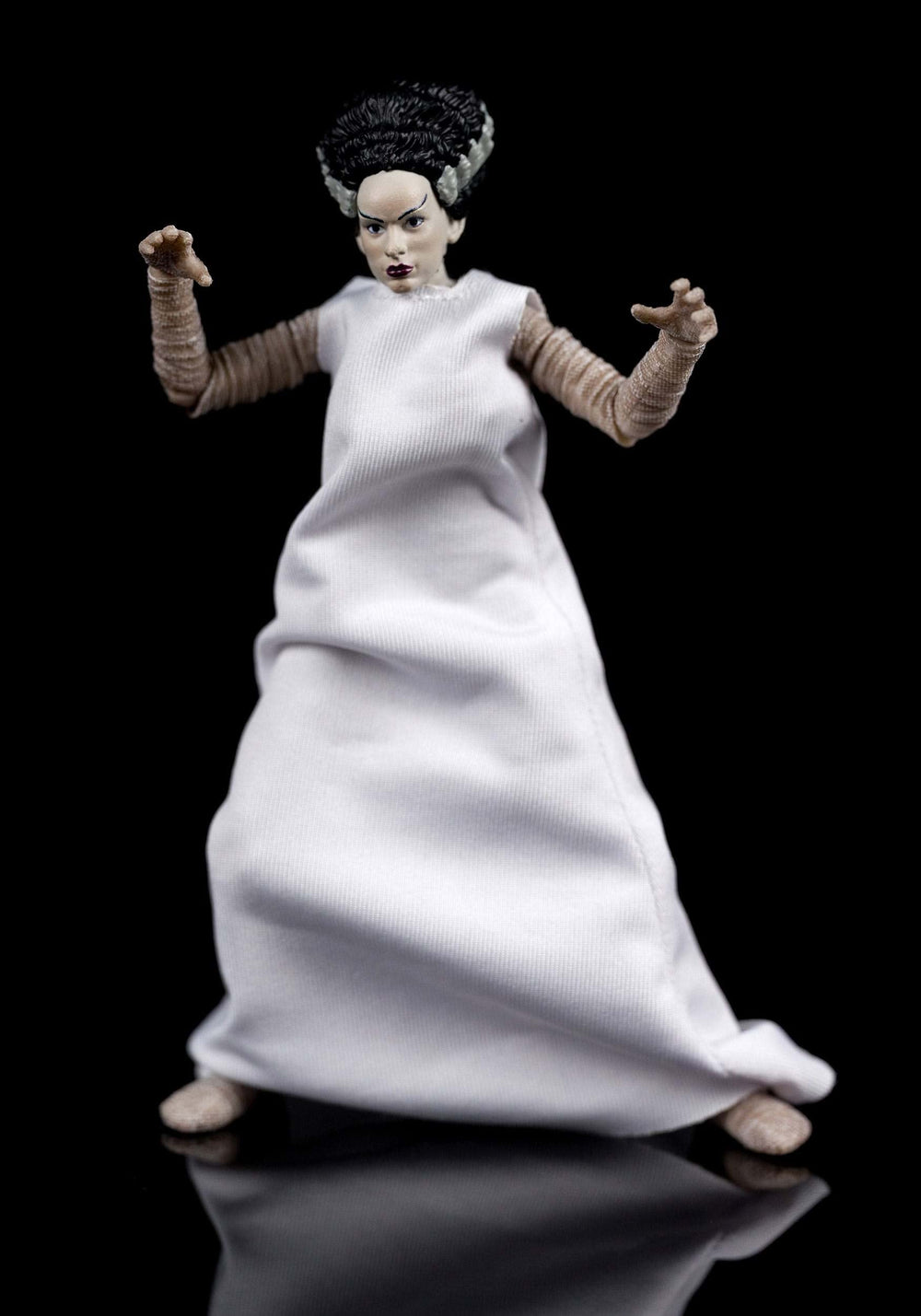 Jada Bride of Frankenstein 6-inch figure with alternate head for unique display.