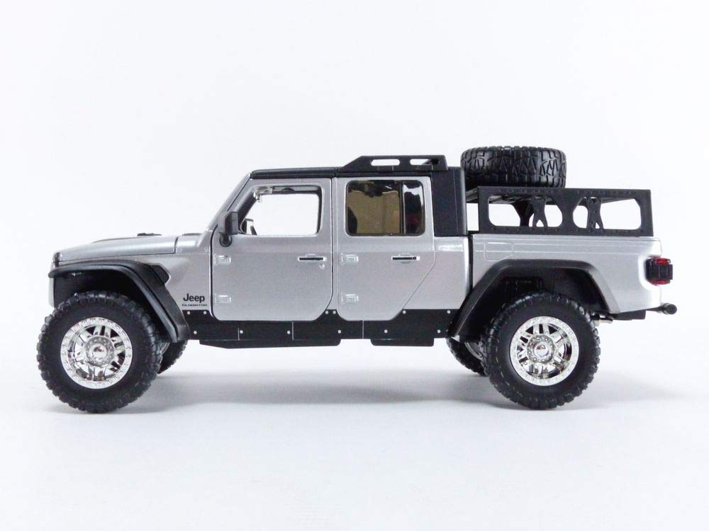 Jada Jeep Gladiator 1:24 premium rubber tires for authentic grip.