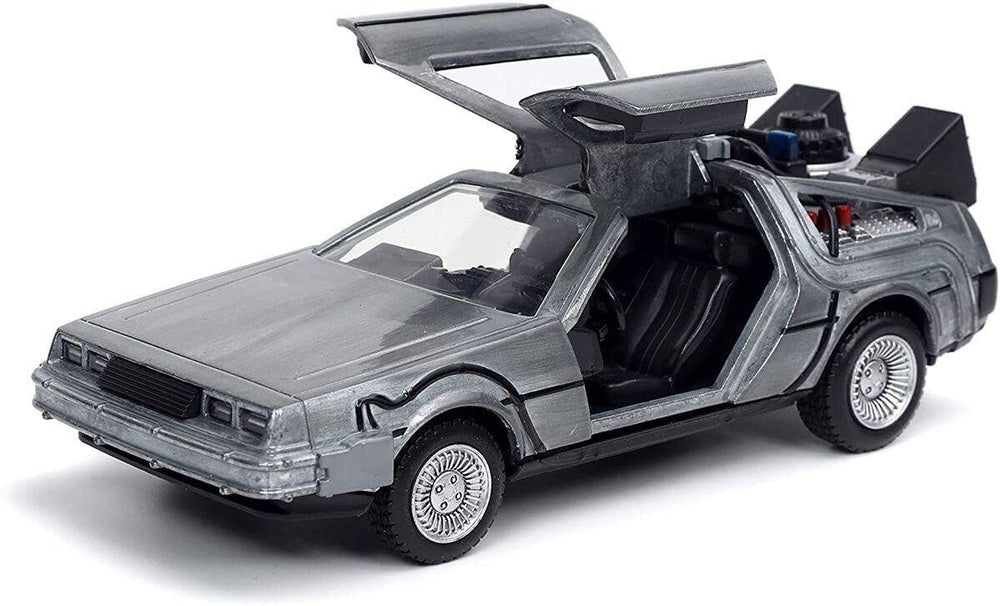 Jada Delorean gullwing doors open, adding display realism and interactive charm.