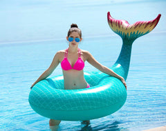 Oversized float provides ample space for adults and kids to relax