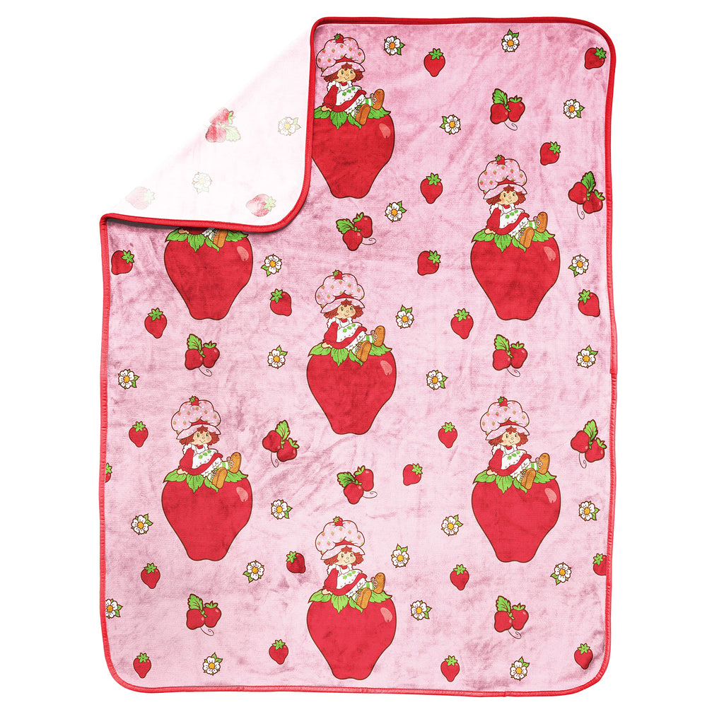 Jay Franco Strawberry Shortcake Nogginz set adds colorful bedroom decor for kids