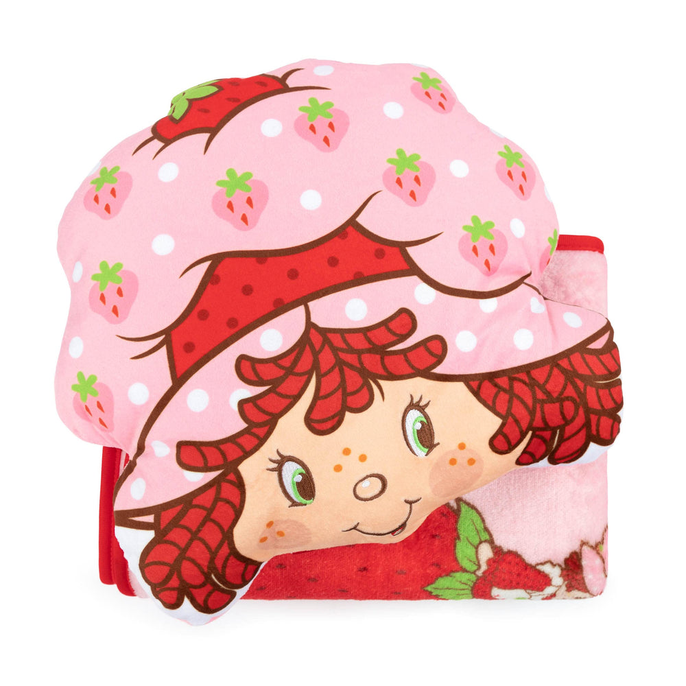 Vibrant Jay Franco Strawberry Shortcake Nogginz design boosts room charm