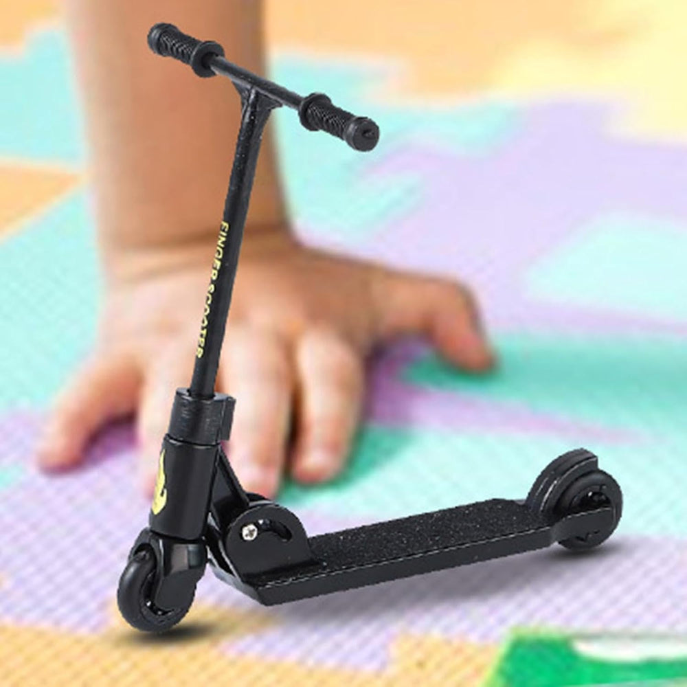 Jizlan Finger Scooter with non-slip grip for improved handling during play.