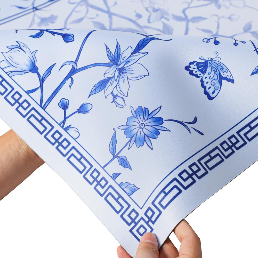 Jongyance mat includes three dice for game versatility.