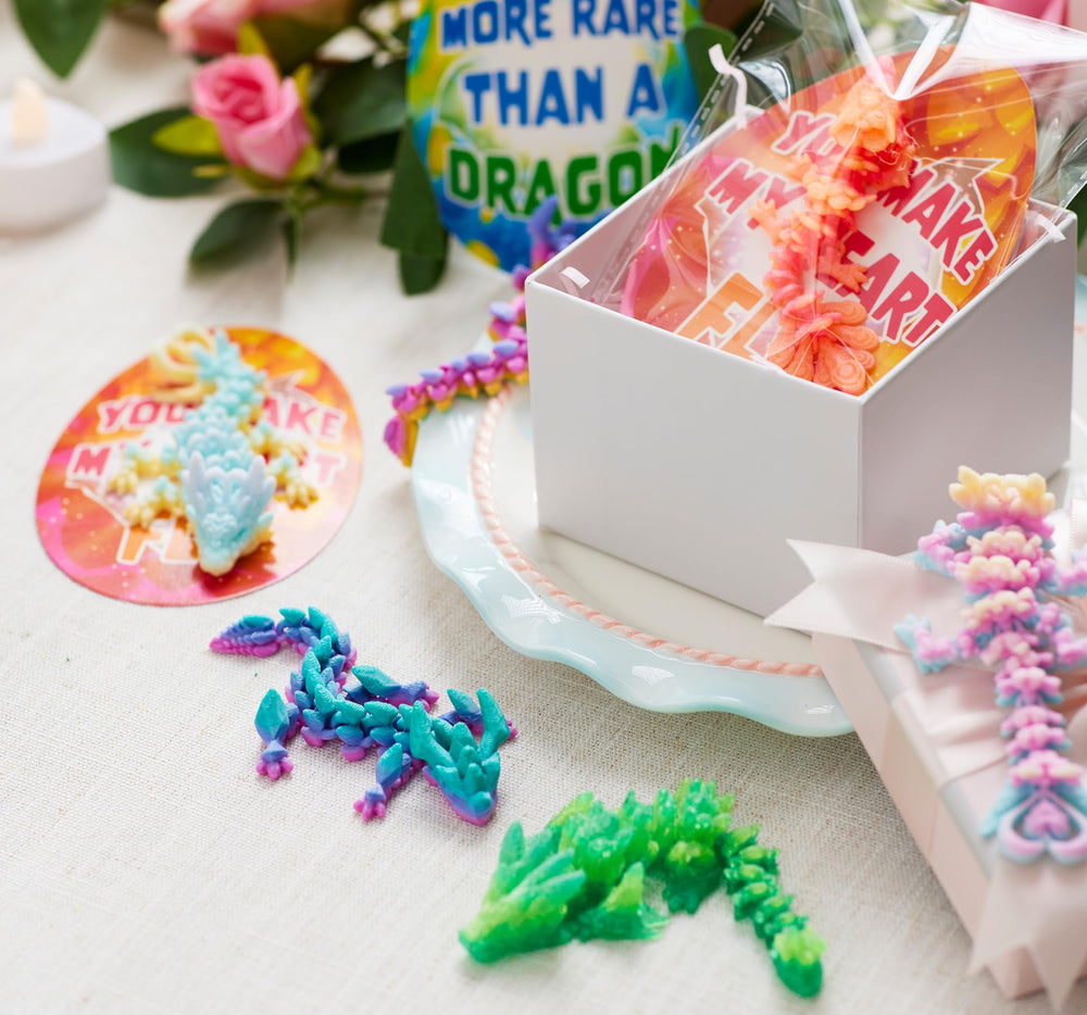 JOYIN 28-piece dragon set: themed cards enhance party favors with whimsy.