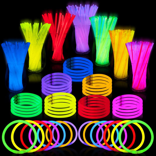 JOYIN 400-pack glow sticks illuminate parties with bright seven-color glow.