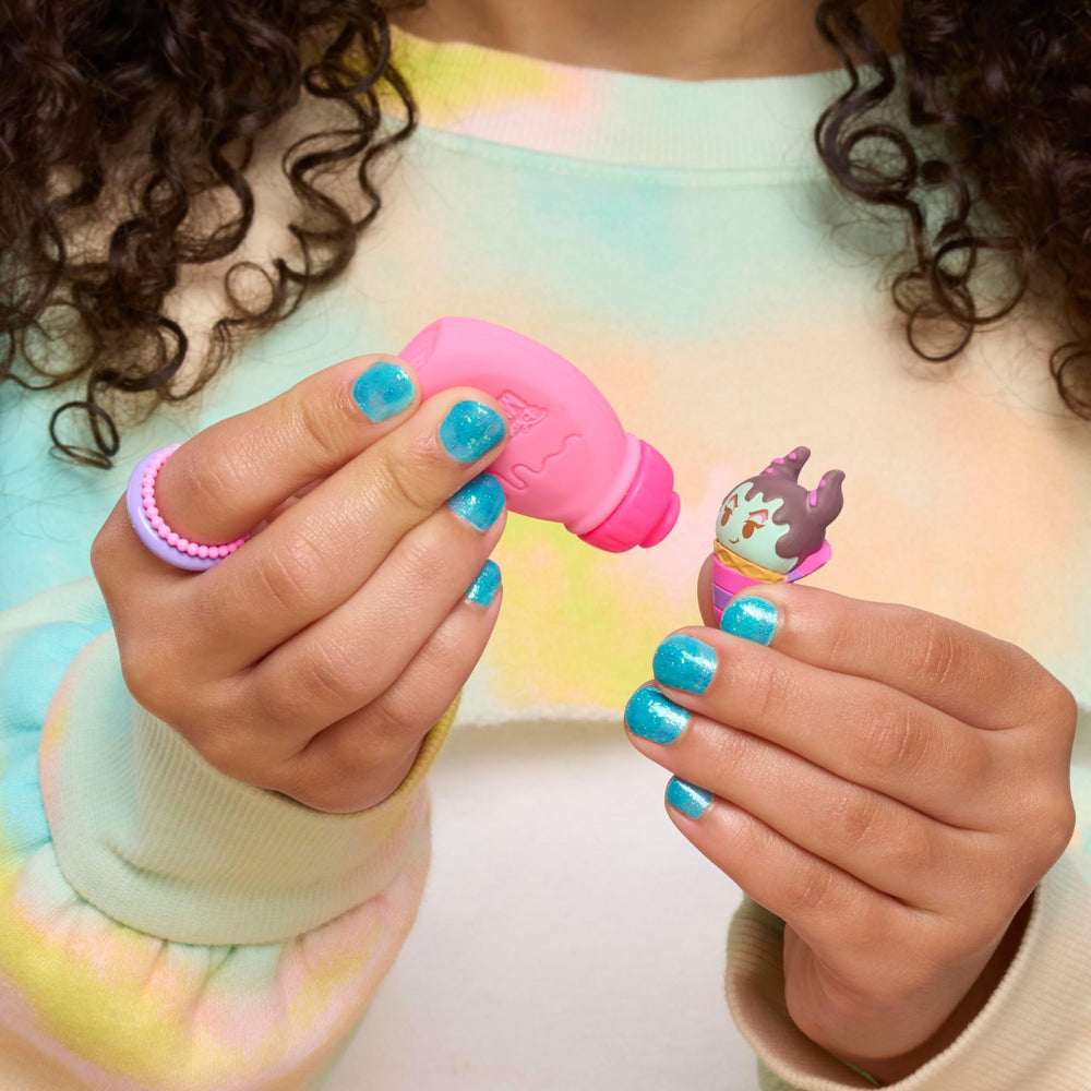 Just Play Munchlings scented mini figures offer chocolate and berry aromas