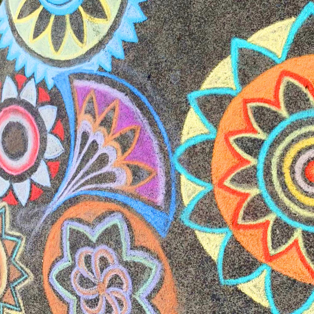 JustRed chalk set sparks imaginative drawings with a smooth, easy-to-use feel.