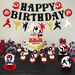 KEFAN Karate cake topper highlights the cake with karate motifs.