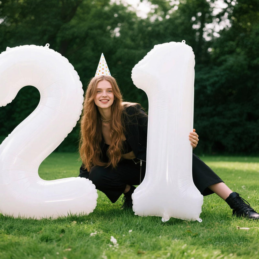 Kelfuoya black 40-inch number 12 balloon offers bold contrast.