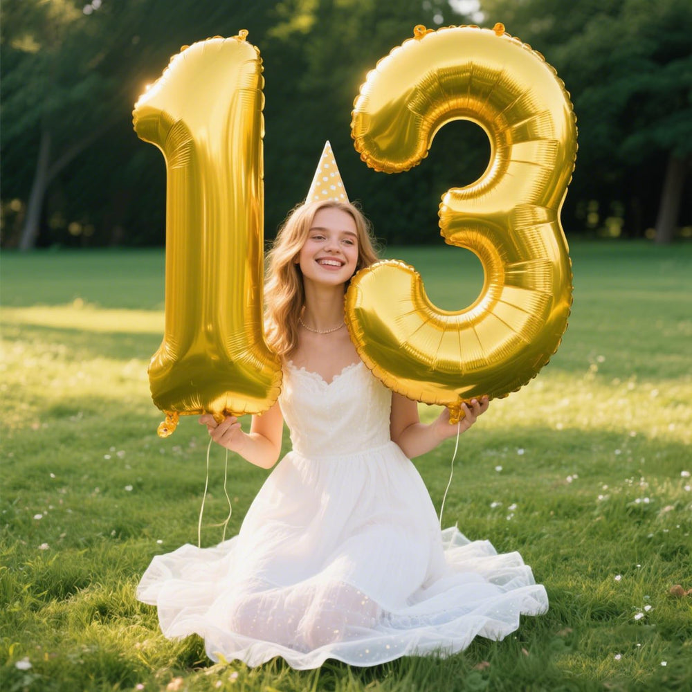 Kelfuoya 40-inch foil balloon adds a warm metallic glow to photos